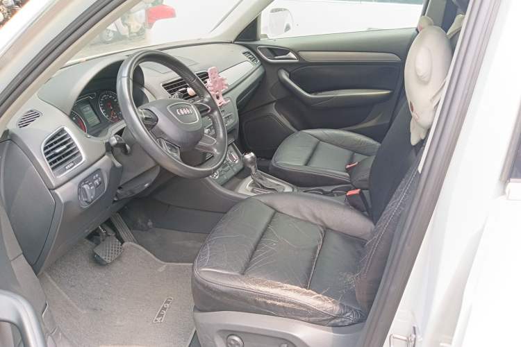 Used Audi Q3 2013 35 TFSI Ambition Edition Left Front Seat