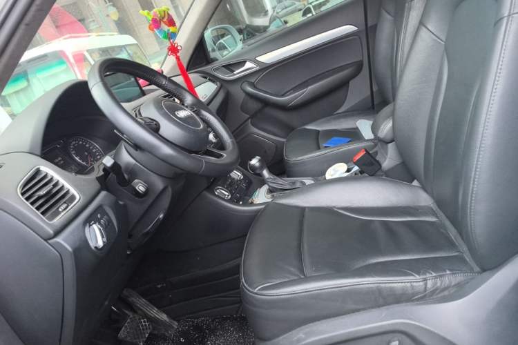 Used Audi Q3 2013 35 TFSI quattro Comfort Model Left Front Seat