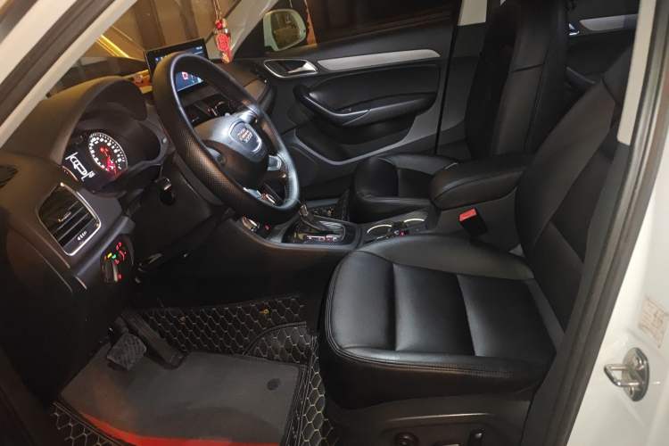 Used Audi Q3 2013 35 TFSI Ambition Edition Left Front Seat