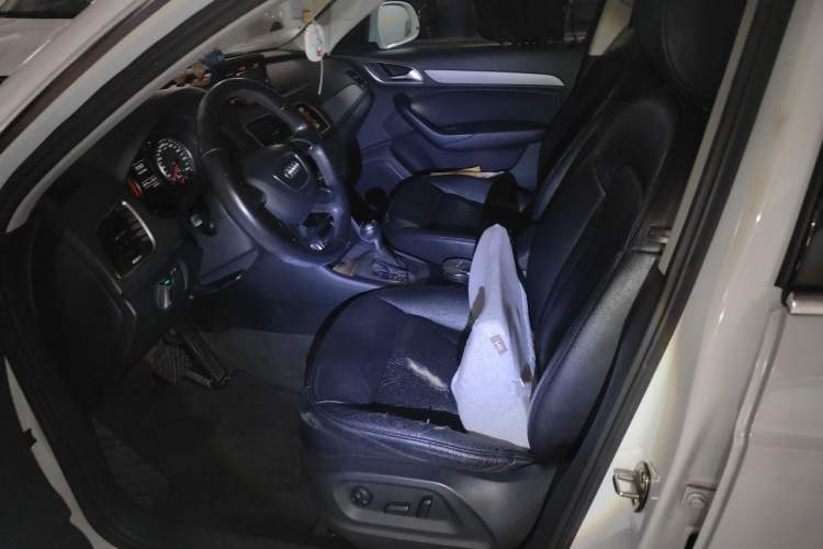 Used Audi Q3 2013 35 TFSI Ambition Edition Left Front Seat