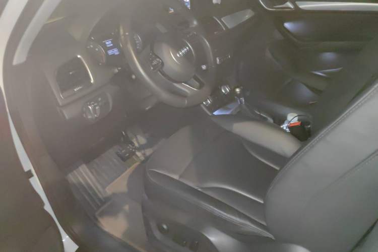 Used Audi Q3 2013 35 TFSI Ambition Edition Left Front Seat