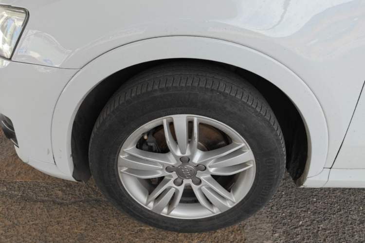 Used Audi Q3 2013 35 TFSI quattro Technology Edition Left Front Wheel Hub