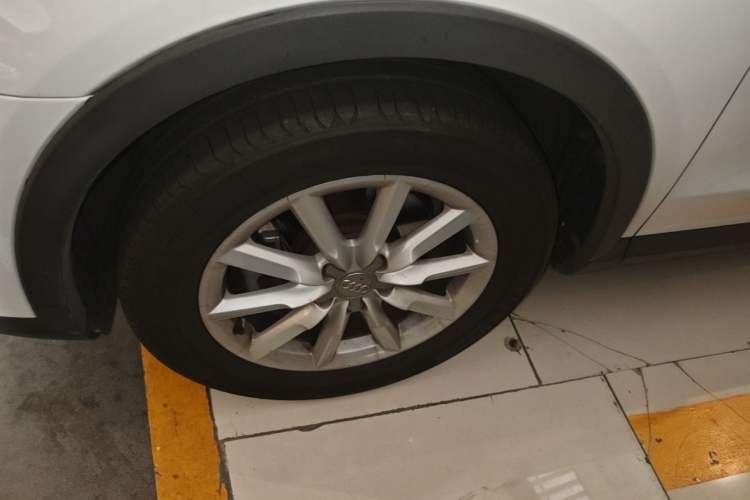 Used Audi Q3 2013 35 TFSI Ambition Edition Left Front Wheel Hub