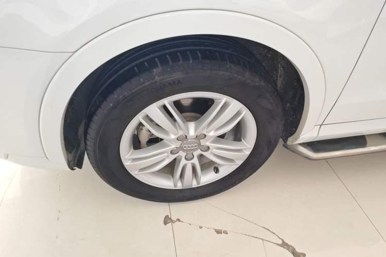 Used Audi Q3 2013 35 TFSI Comfort Model Left Front Wheel Hub