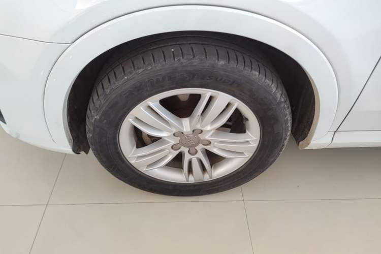 Used Audi Q3 2013 35 TFSI Comfort Model Left Front Wheel Hub