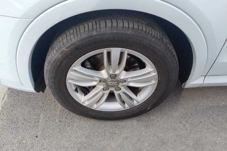 Used Audi Q3 2013 35 TFSI quattro Technology Edition Left Front Wheel Hub