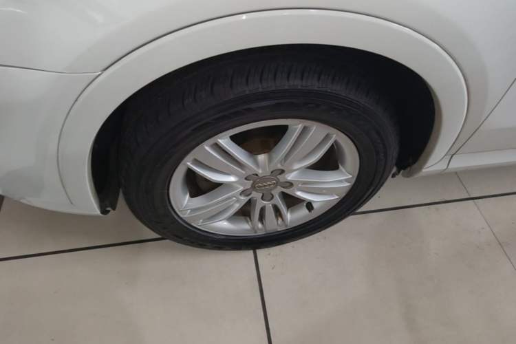 Used Audi Q3 2013 35 TFSI quattro Technology Edition Left Front Wheel Hub