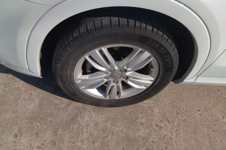 Used Audi Q3 2013 35 TFSI quattro Technology Edition Left Front Wheel Hub