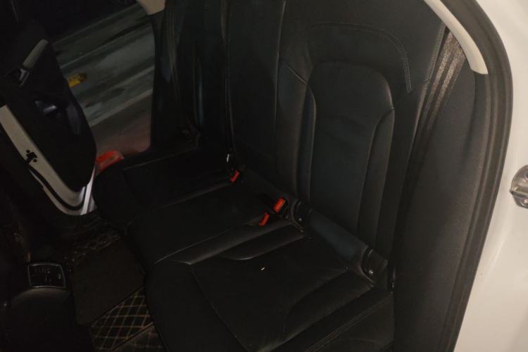 Used Audi Q3 2013 35 TFSI quattro Luxury Model Left Rear Seat