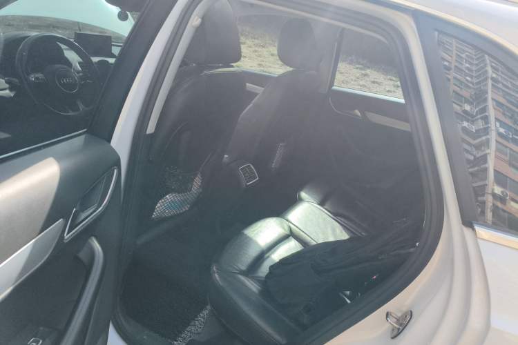 Used Audi Q3 2013 35 TFSI Comfort Model Left Rear Seat