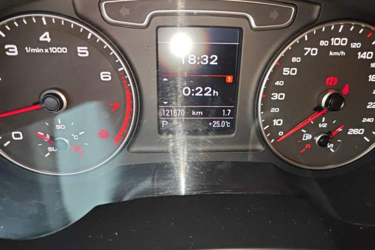 Used Audi Q3 2013 40 TFSI quattro Luxury Model Odometer Close Up