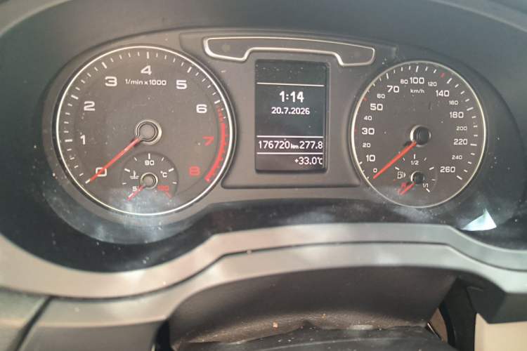Used Audi Q3 2013 35 TFSI Comfort Model Odometer Close Up