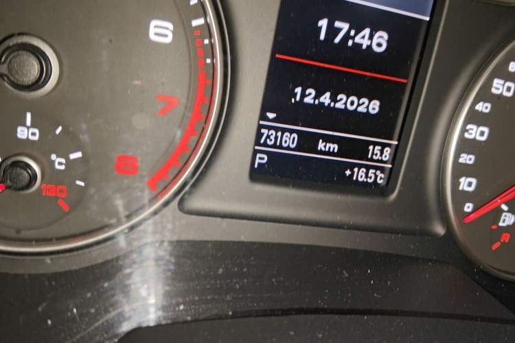 Used Audi Q3 2013 35 TFSI quattro Luxury Model Odometer Close Up
