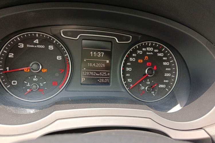 Used Audi Q3 2013 35 TFSI Ambition Edition Odometer Close Up
