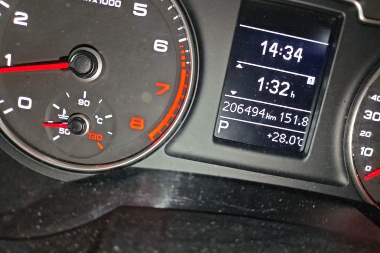 Used Audi Q3 2013 35 TFSI Comfort Model Odometer Close Up