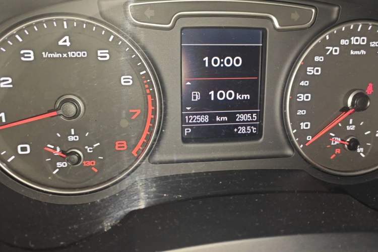 Used Audi Q3 2013 35 TFSI quattro Luxury Model Odometer Close Up