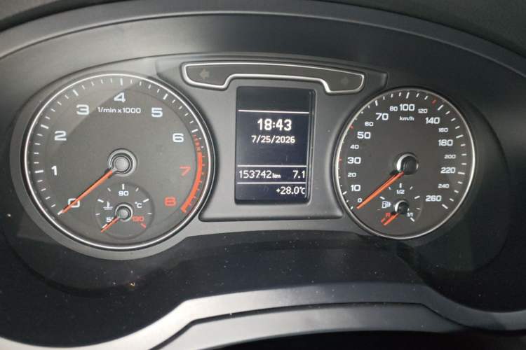 Used Audi Q3 2013 35 TFSI Comfort Model Odometer Close Up