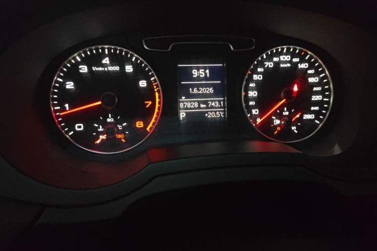 Used Audi Q3 2013 35 TFSI Comfort Model Odometer Close Up