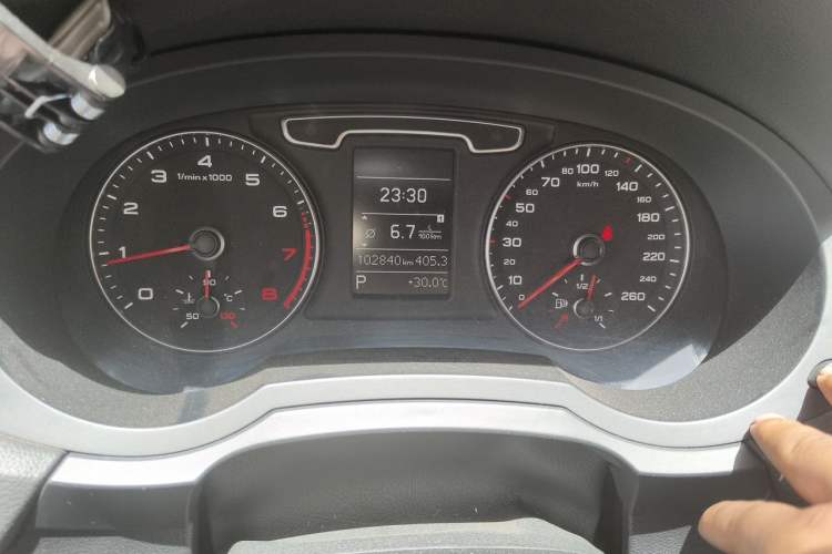 Used Audi Q3 2013 35 TFSI Ambition Edition Odometer Close Up
