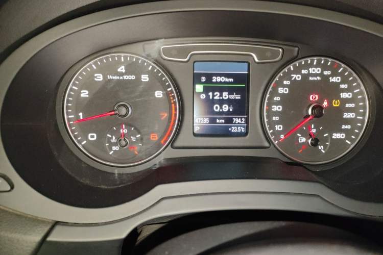 Used Audi Q3 2013 35 TFSI quattro Technology Edition Odometer Close Up