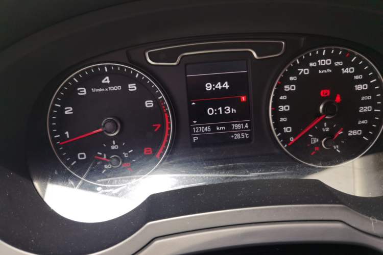 Used Audi Q3 2013 35 TFSI quattro Comfort Model Odometer Close Up