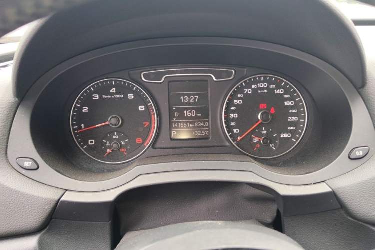 Used Audi Q3 2013 35 TFSI Comfort Model Odometer Close Up