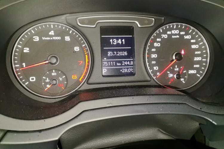 Used Audi Q3 2013 35 TFSI Comfort Model Odometer Close Up