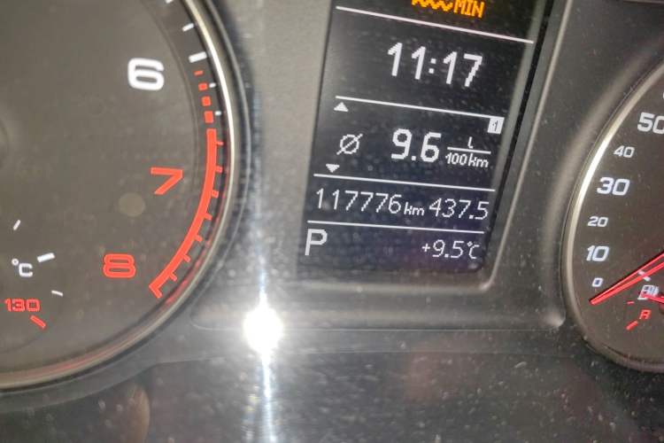 Used Audi Q3 2013 35 TFSI Comfort Model Odometer Close Up