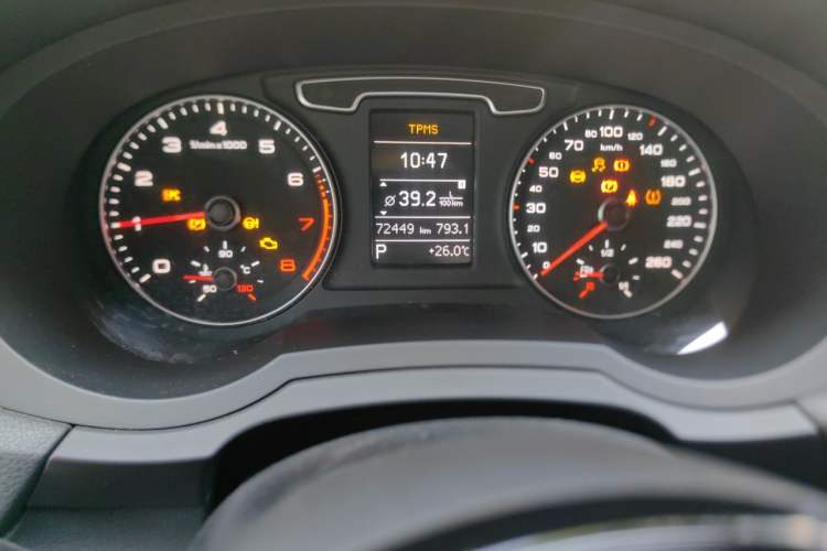 Used Audi Q3 2013 35 TFSI Comfort Model Odometer Close Up