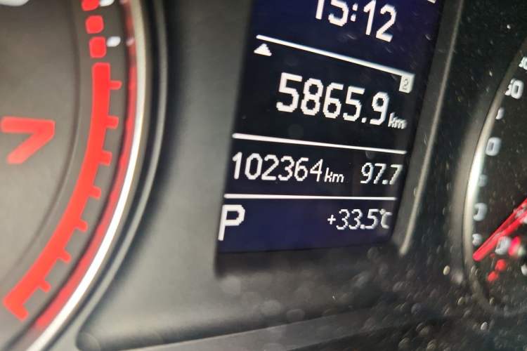 Used Audi Q3 2013 35 TFSI Comfort Model Odometer Close Up