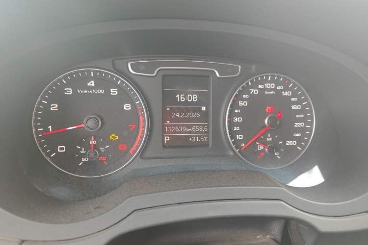 Used Audi Q3 2013 35 TFSI Ambition Edition Odometer Close Up