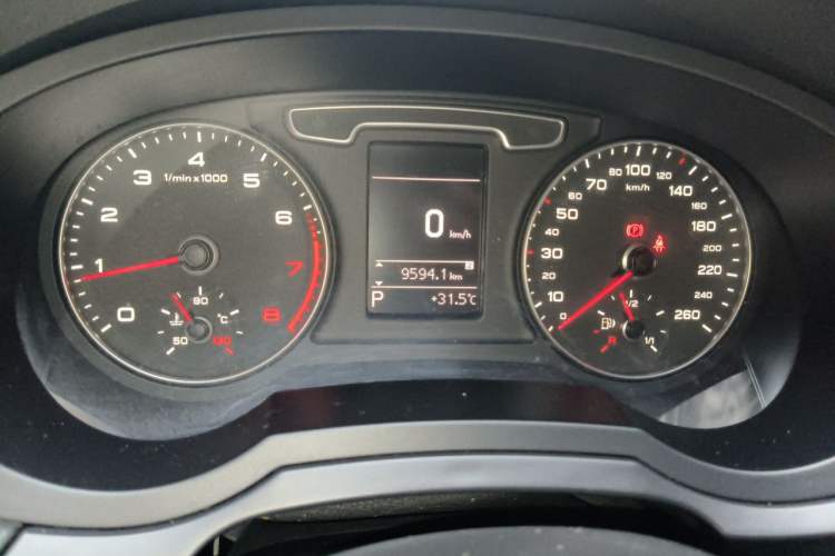 Used Audi Q3 2013 35 TFSI Ambition Edition Odometer Close Up