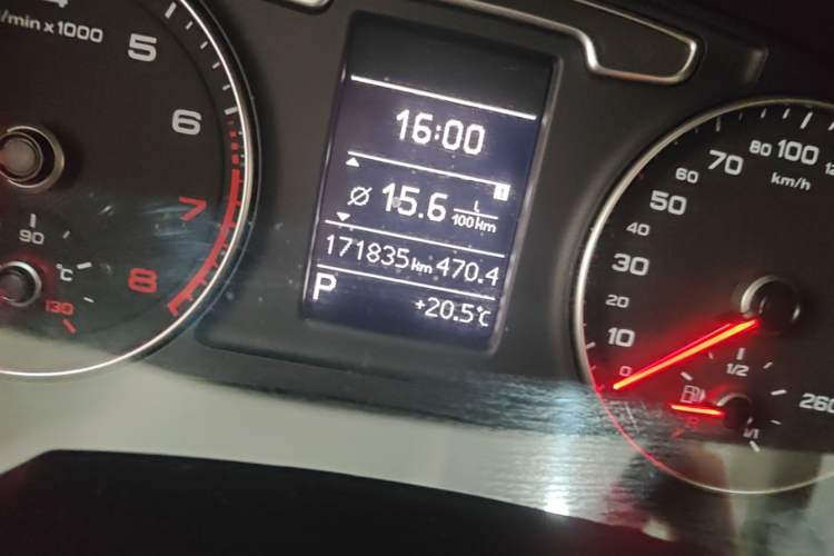 Used Audi Q3 2013 35 TFSI Ambition Edition Odometer Close Up