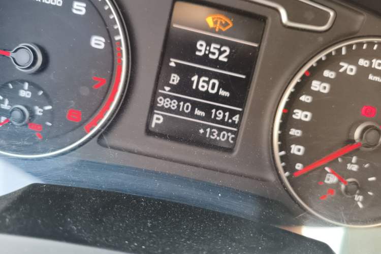 Used Audi Q3 2013 35 TFSI Comfort Model Odometer Close Up