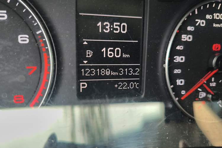 Used Audi Q3 2013 35 TFSI Comfort Model Odometer Close Up