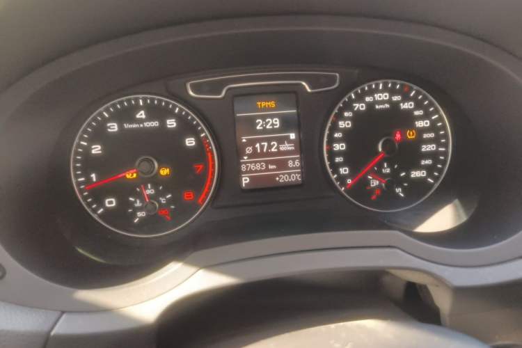 Used Audi Q3 2013 35 TFSI Ambition Edition Odometer Close Up