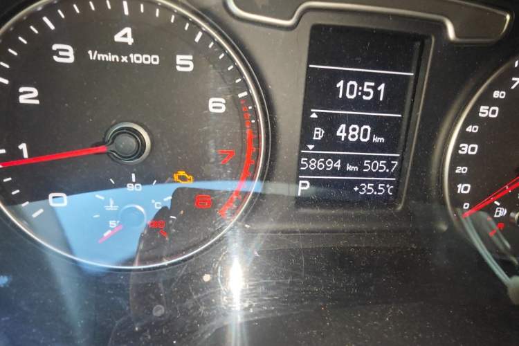 Used Audi Q3 2013 35 TFSI Comfort Model Odometer Close Up