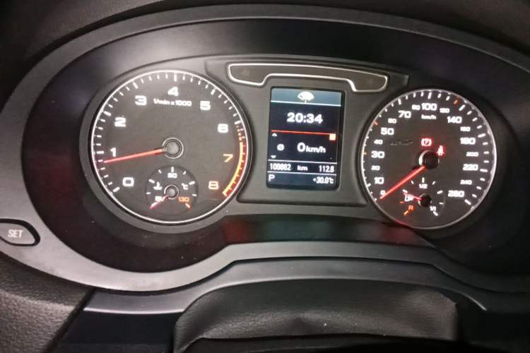 Used Audi Q3 2013 35 TFSI Comfort Model Odometer Close Up