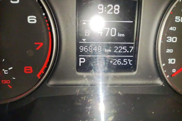 Used Audi Q3 2013 35 TFSI Comfort Model Odometer Close Up