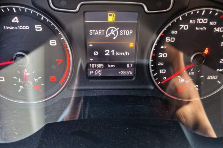 Used Audi Q3 2013 40 TFSI quattro Luxury Model Odometer Close Up