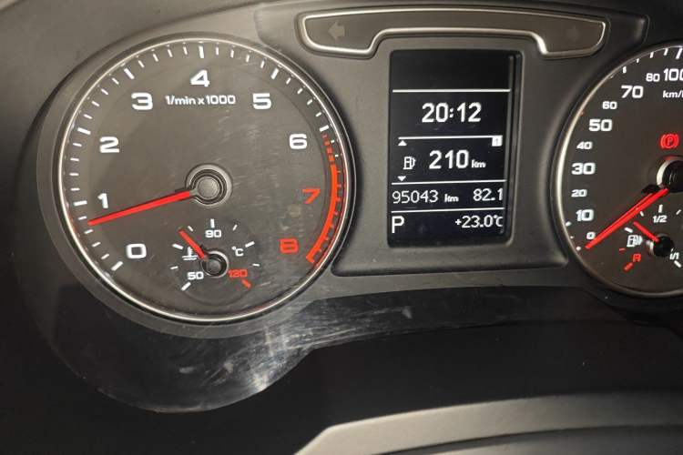 Used Audi Q3 2013 35 TFSI Ambition Edition Odometer Close Up