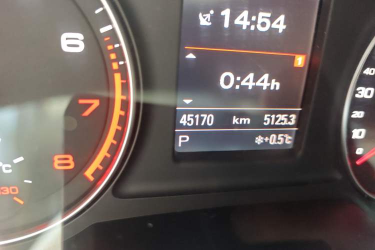 Used Audi Q3 2013 35 TFSI quattro Comfort Model Odometer Close Up