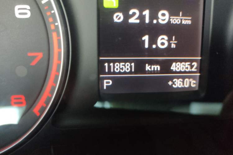 Used Audi Q3 2013 35 TFSI quattro Comfort Model Odometer Close Up
