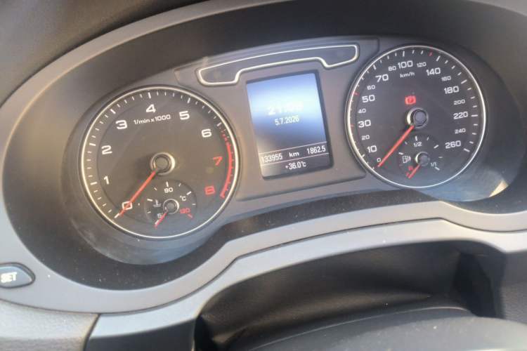 Used Audi Q3 2013 35 TFSI quattro Comfort Model Odometer Close Up