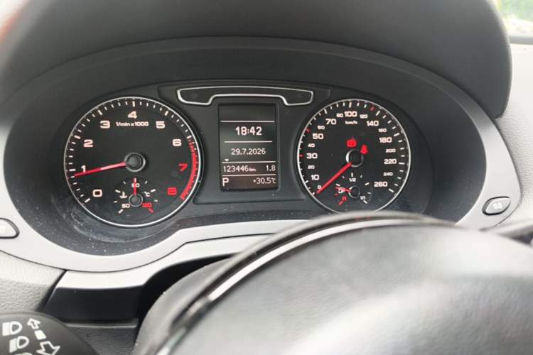 Used Audi Q3 2013 35 TFSI Ambition Edition Odometer Close Up