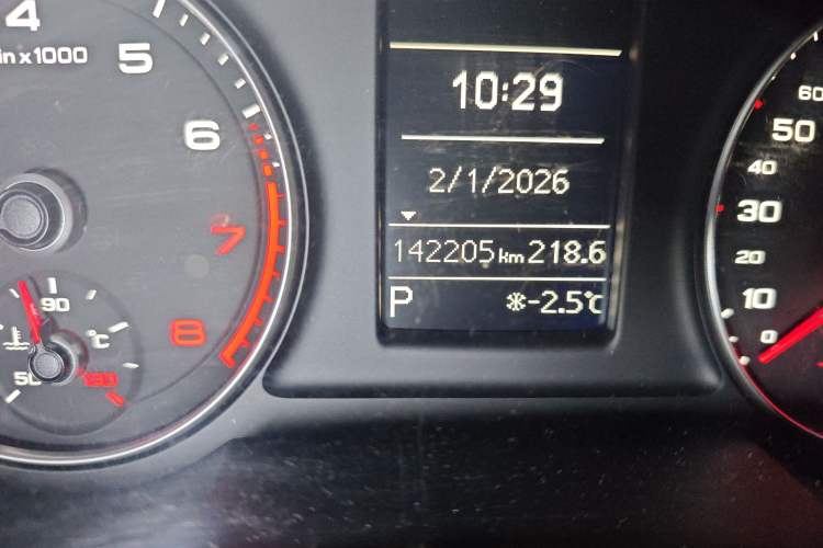 Used Audi Q3 2013 35 TFSI Comfort Model Odometer Close Up