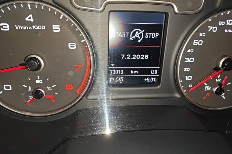 Used Audi Q3 2013 35 TFSI quattro Luxury Model Odometer Close Up