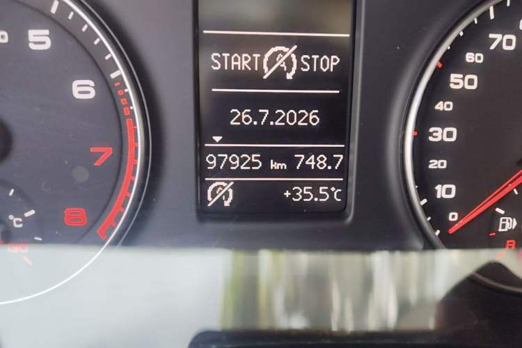 Used Audi Q3 2013 35 TFSI Comfort Model Odometer Close Up