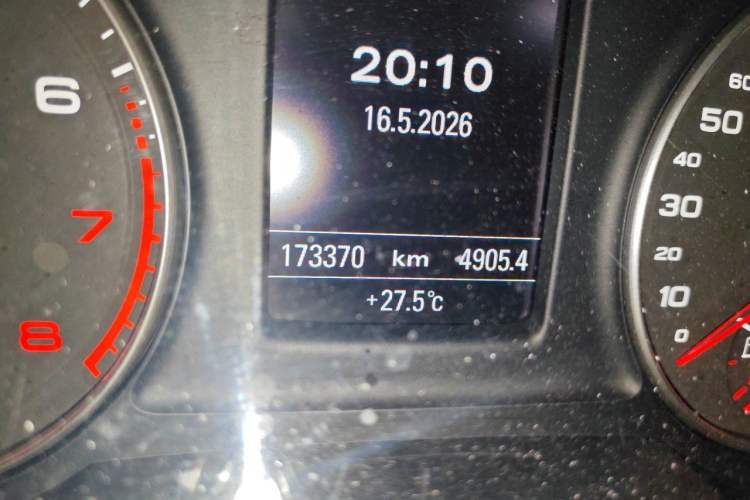 Used Audi Q3 2013 35 TFSI quattro Luxury Model Odometer Close Up