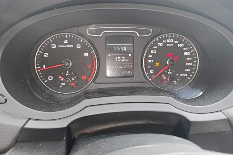 Used Audi Q3 2013 35 TFSI Ambition Edition Odometer Close Up